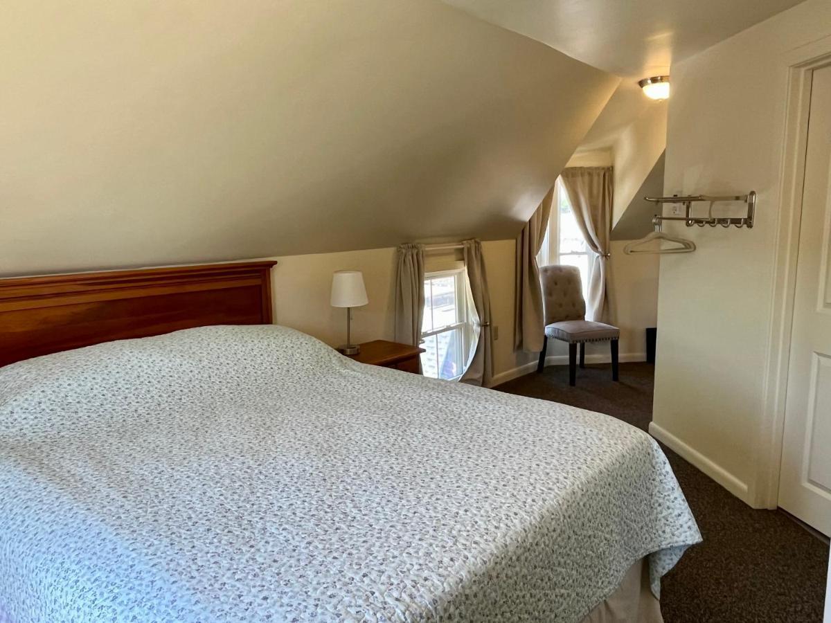 فندق The Attleboro House أوك بلوفس المظهر الخارجي الصورة